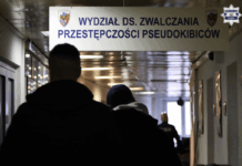 Region: Sześciu zatrzymanych, narkotyki i broń. Policja uderza w gang pseudokibiców