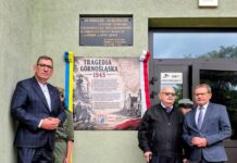 Knurów: Nigdy o nich nie zapomnimy. Przy knurowskiej „Dwójce” stanęła tablica Pamięci Tragedii Śląskiej