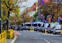 Gliwice: Mecz Piasta Gliwice z Pogonią Szczecin. Policja zabezpiecza wydarzenie